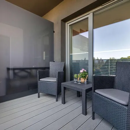 Bright With Balcony For 4 People By Renters