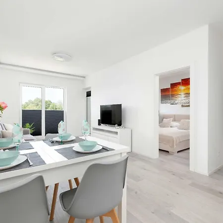 Bright With Balcony For 4 People By Renters *