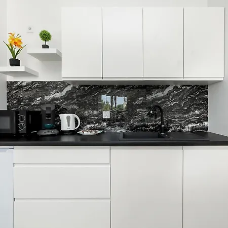 Bright With Balcony For 4 People By Renters 코워브제크