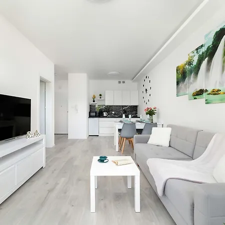 Bright With Balcony For 4 People By Renters Kołobrzeg