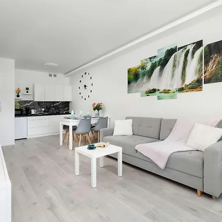 Bright With Balcony For 4 People By Renters * Kołobrzeg