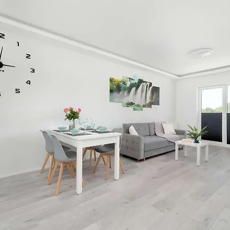 Bright With Balcony For 4 People By Renters Lägenhet