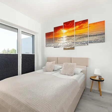 Bright With Balcony For 4 People By Renters Lägenhet *