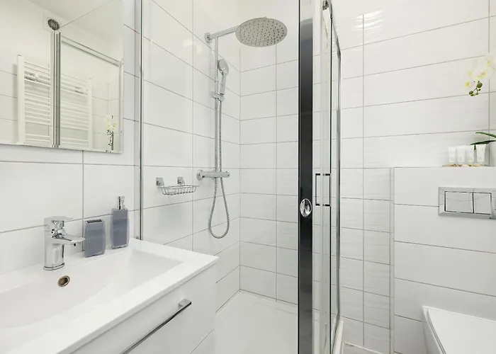 Bright With Balcony For 4 People By Renters *