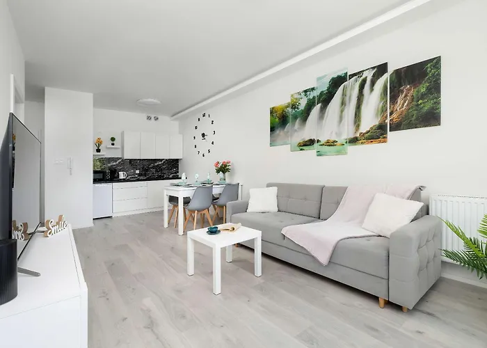 Bright With Balcony For 4 People By Renters * Kołobrzeg