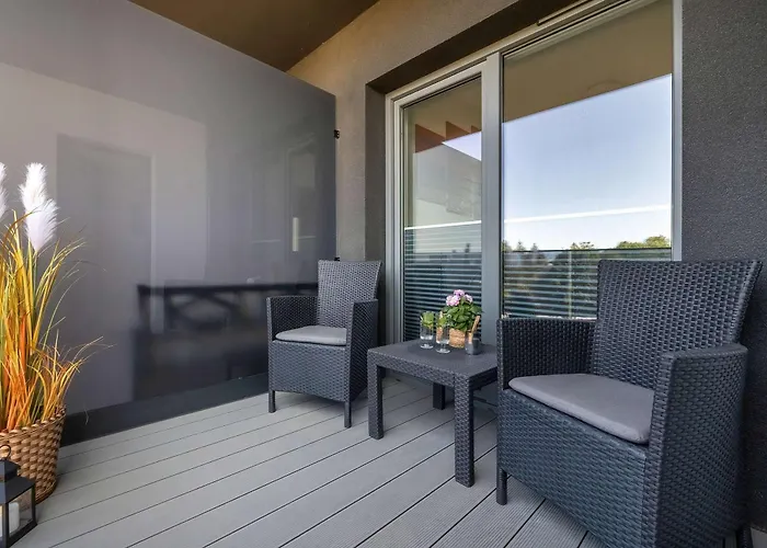 Bright With Balcony For 4 People By Renters
