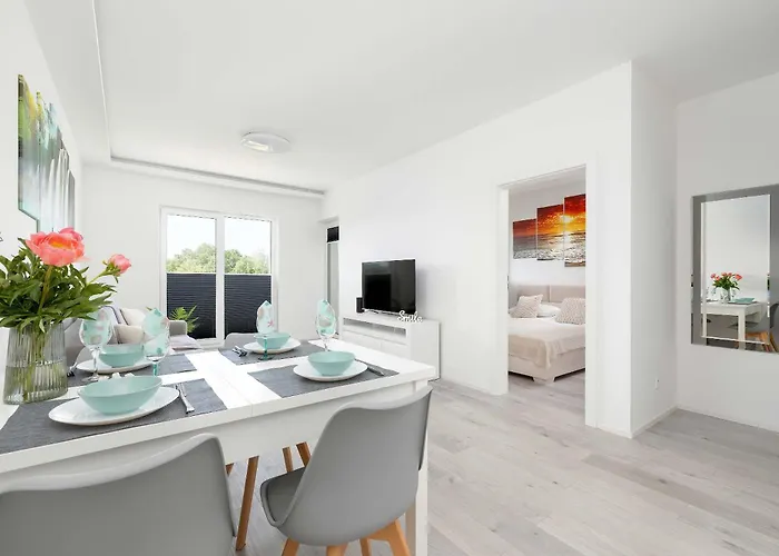 Bright With Balcony For 4 People By Renters *